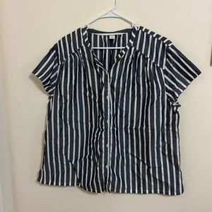 Loose fit blouse. XL. Old navy.